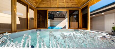 Indoor spa tub
