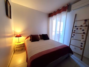 1 bedroom, iron/ironing board, free WiFi, bed sheets - Port Fréjus EAST limit Fréjus Plage Le Capitole T2 35m2 Air Conditioned Balcony Sea View Wifi Parking 4 People (Fréjus)