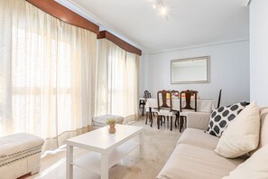 TV - Las Setas 3 Bedrooms apartment (Sevilla)