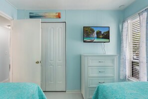 2 bedrooms, iron/ironing board, free WiFi