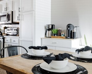 冰箱、微波炉、烤箱、炉灶