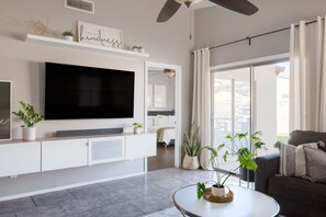 3 多间卧室、客房内保险箱、办公桌、旅行婴儿床