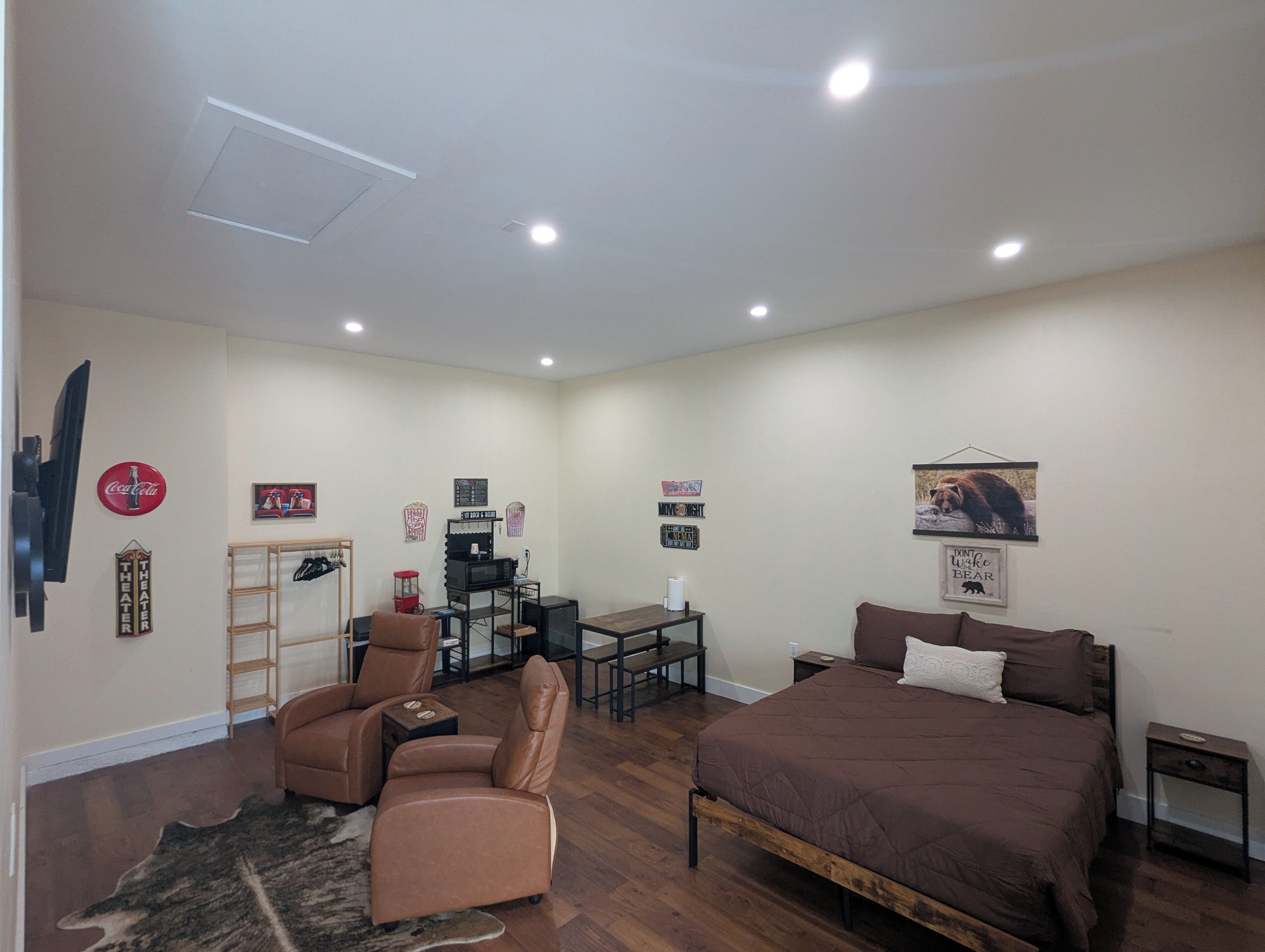 1 slaapkamer, een kluis op de kamer, een strijkplank/strijkijzer