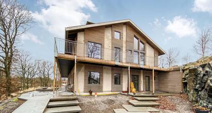 Cozy home in Vallda with kitchen