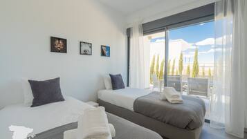 4 bedrooms, iron/ironing board, free WiFi, bed sheets