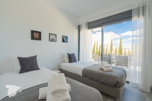 4 bedrooms, iron/ironing board, free WiFi, bed sheets