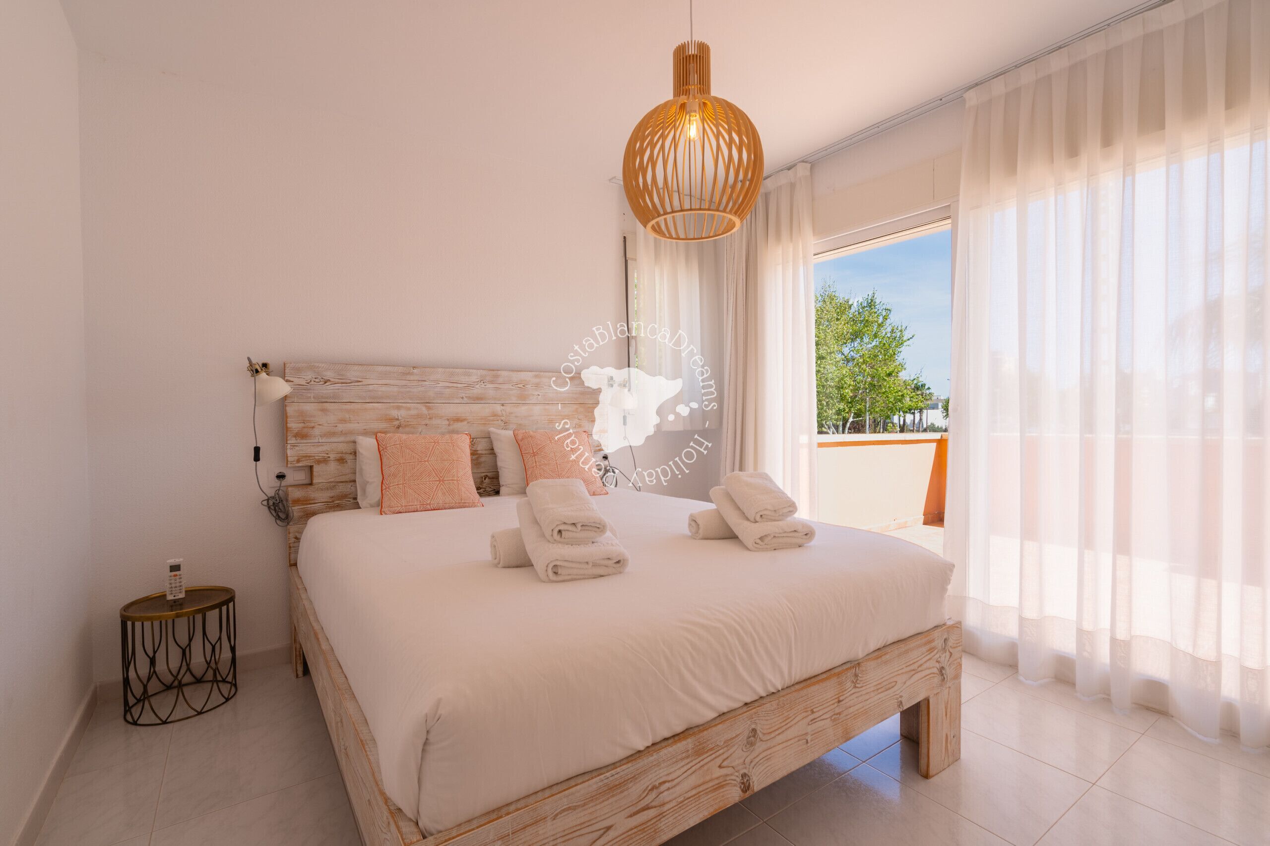 3 dormitorios, tabla de planchar con plancha, wifi gratis y ropa de cama