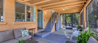 Cozy, beach house!  Just step away from world class Manasota Beach!