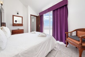 4 chambres, coffre-fort, bureau, fer et planche Ă repasser