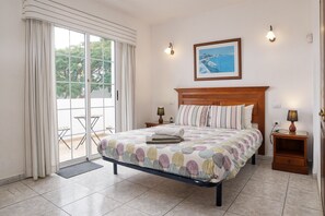 4 bedrooms, in-room safe, desk, iron/ironing board