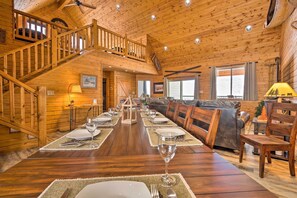 Dining - Pateros Home w/ Deck, 7 Mi to Alta Lake Park! (Pateros)