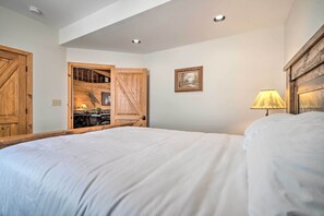 3 Schlafzimmer, Schreibtisch, Bügeleisen/Bügelbrett, Reisekinderbett