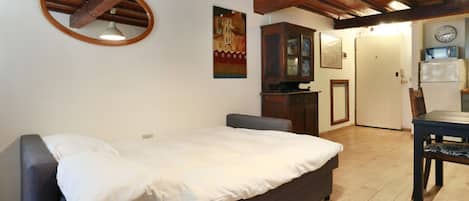 1 bedroom, iron/ironing board, WiFi, bed sheets