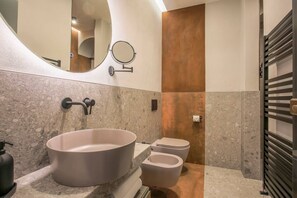Shower, free toiletries, hair dryer, bidet - Seggiole Boutique Apartment Iris (Firenze)