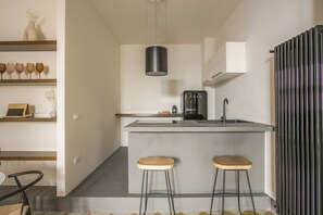 Refrigerador, horno, parrilla de estufa y lavavajillas 