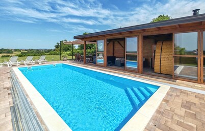 Lovely home in Kupinovac