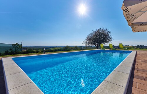 Lovely home in Kupinovac