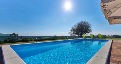 Lovely home in Kupinovac