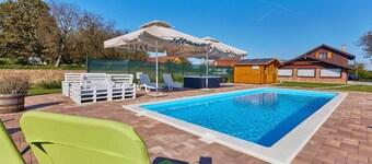 Lovely home in Kupinovac