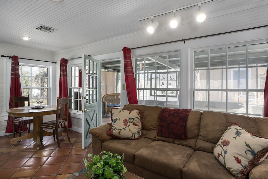 My Little House | Hot Tub | Shared Pool - Fredericksburg, TX