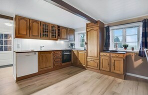 Jääkaappi, uuni, liesi, astianpesukone