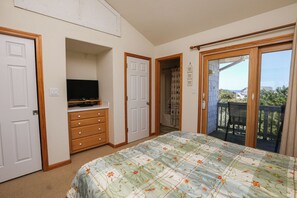 5 bedrooms, WiFi, bed sheets - Storm Watch - 5 BR Oceanside home in Duck w/Private Pool & Gorgeous Ocean-to-Sound views (Duck)