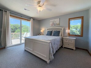 5 bedrooms, WiFi, bed sheets