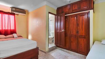 2 habitaciones, tabla de planchar con plancha, wifi y ropa de cama