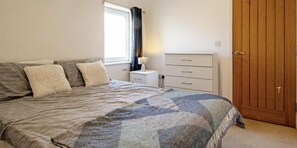 1 bedroom, iron/ironing board, WiFi, bed sheets - Captivating 1-Bed Apartment in Southampton (Southampton)