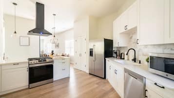 Réfrigérateur, cafetière/bouilloire