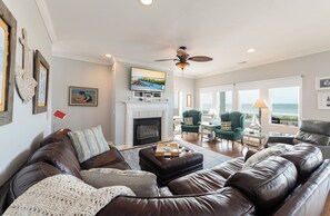 Living area - Hobbs Realty - Enjoy "Miss B Haven", a pet-friendly oceanfront home w/ private pool (Holden Beach)