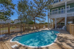 Pool - Hobbs Realty - Enjoy "Miss B Haven", a pet-friendly oceanfront home w/ private pool (Holden Beach)