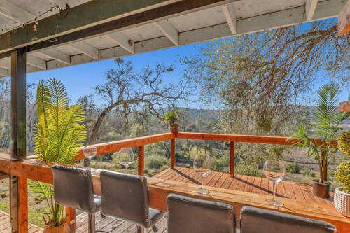 Cozy Cabin on 10 acres