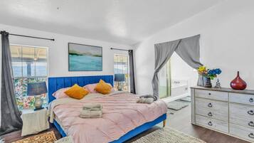 3 bedrooms, desk, iron/ironing board, free WiFi