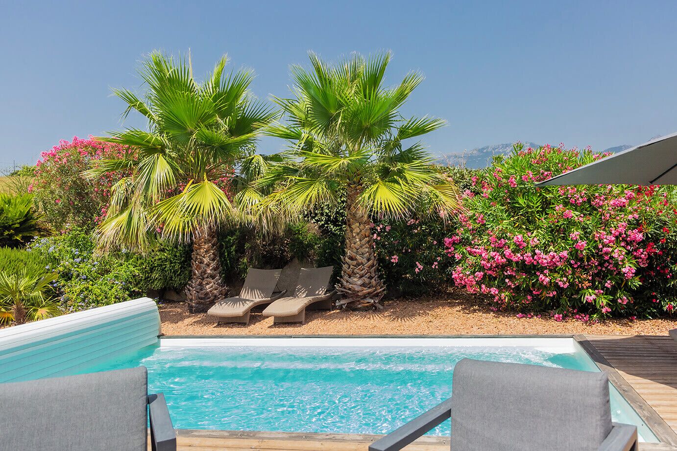 Een verwarmd zwembad