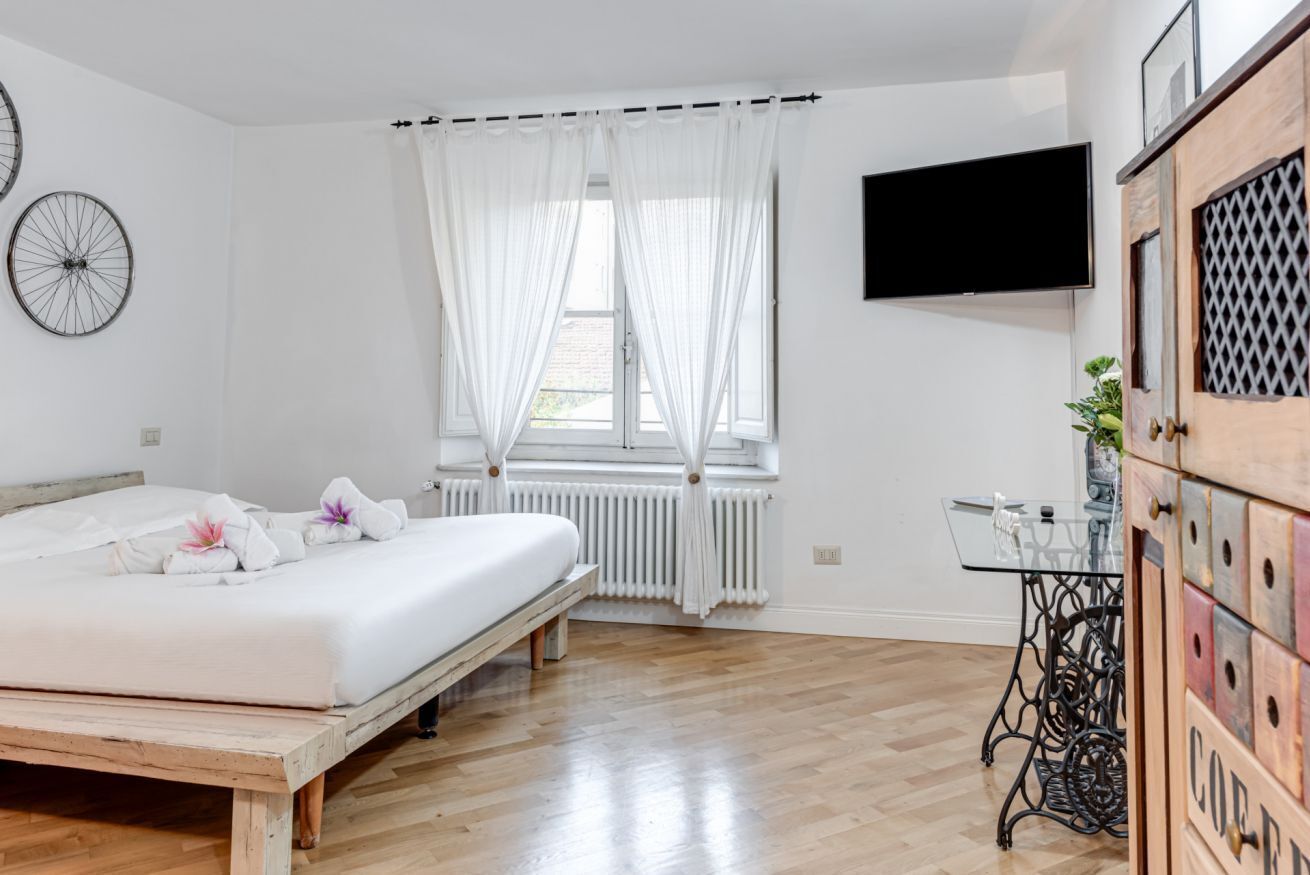 1 bedroom, desk, iron/ironing board, WiFi