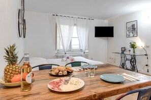 1 bedroom, desk, iron/ironing board, WiFi