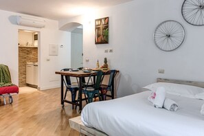 1 bedroom, desk, iron/ironing board, WiFi