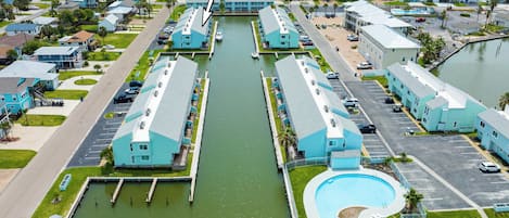 Condo (2 Bedrooms) | Property amenity