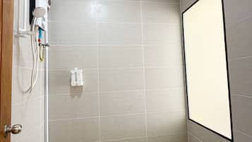 Artículos de tocador gratuitos, secador de pelo, batas, pantuflas