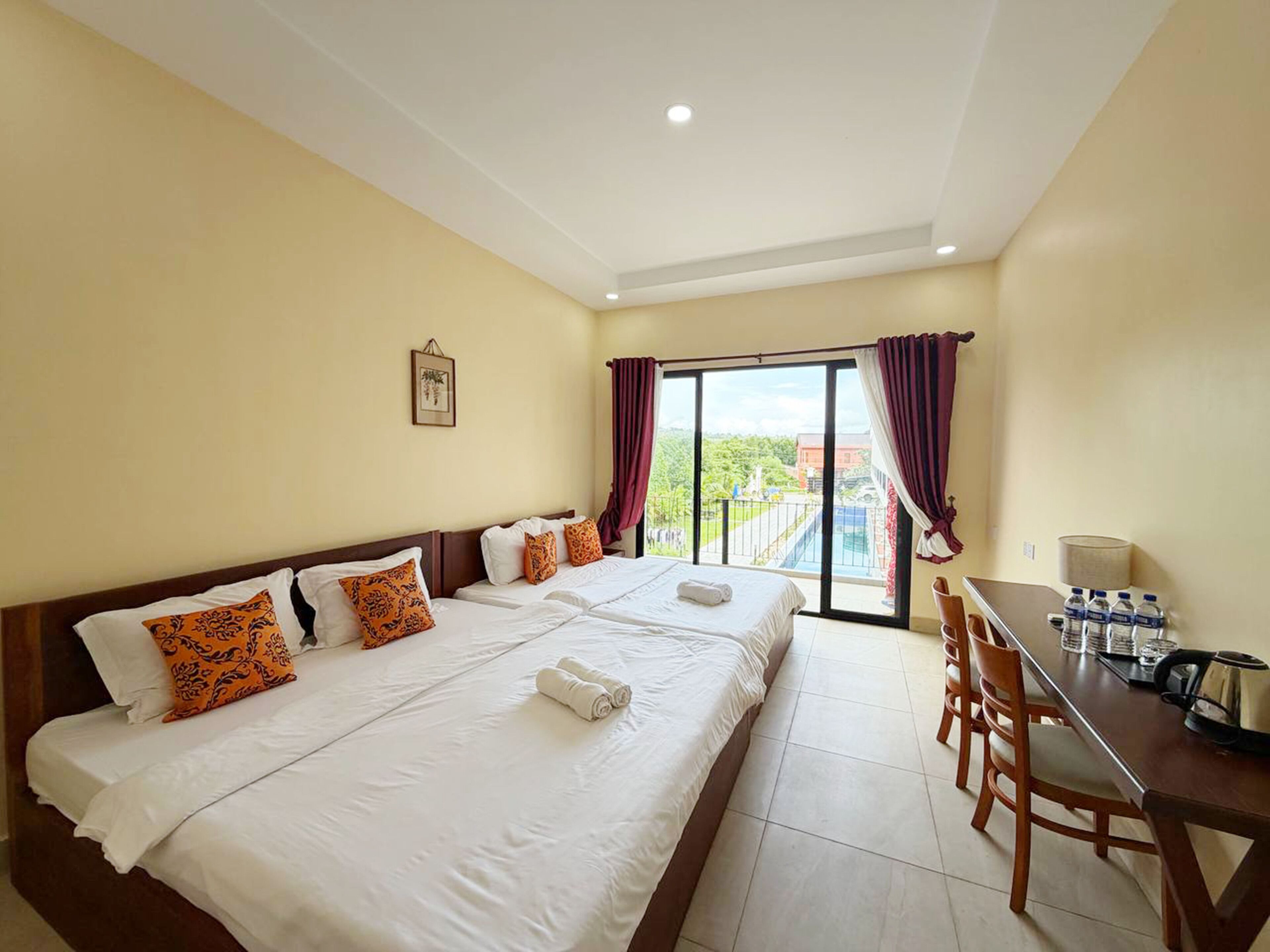 Standard Twin Room | Minibar, in-room safe, soundproofing, free WiFi