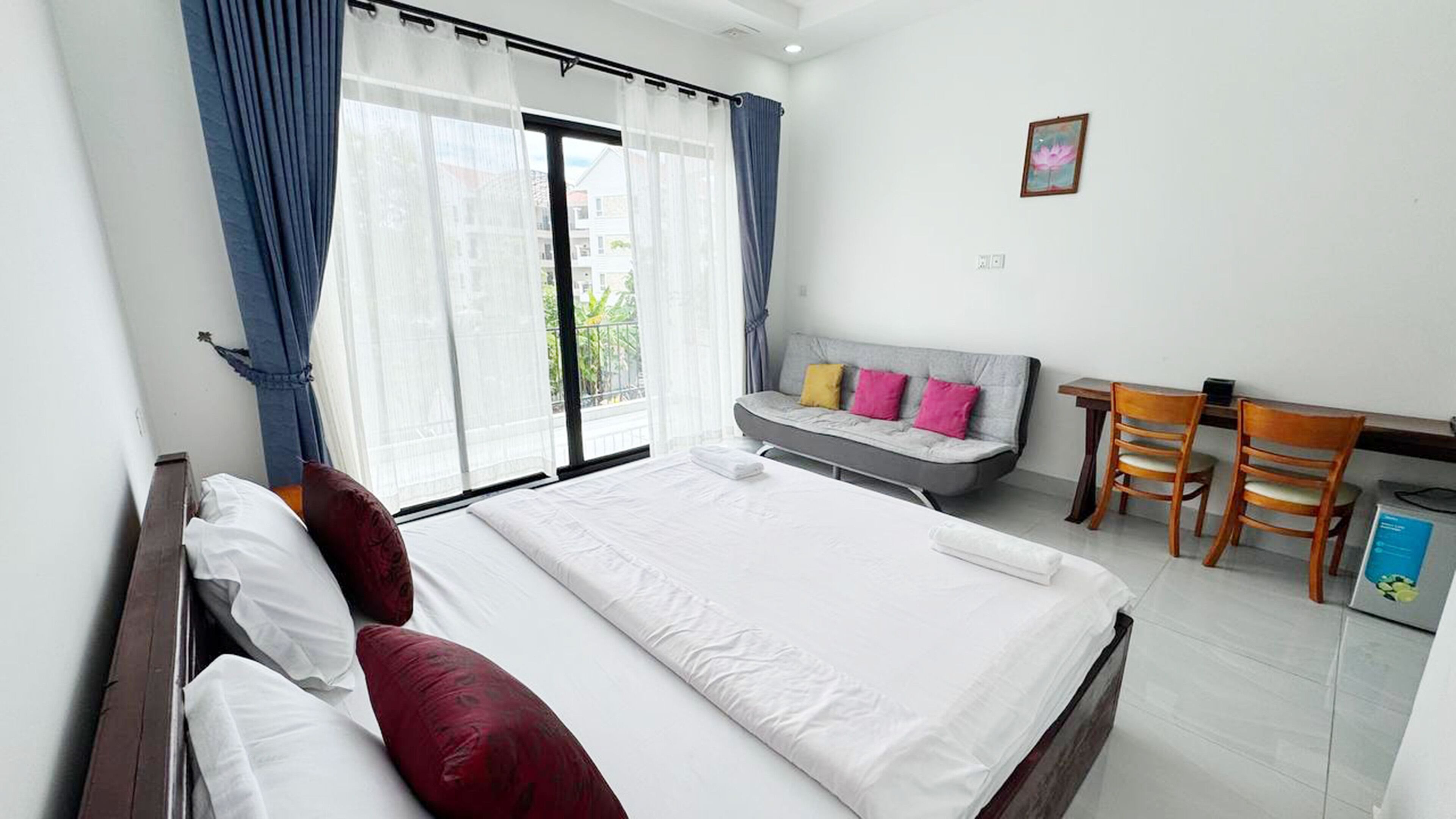 Standard Double Room | Minibar, in-room safe, soundproofing, free WiFi