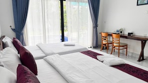 Habitación triple estándar | Minibar, caja fuerte, sistema de insonorización y wifi gratis