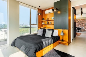 2 habitaciones, tabla de planchar con plancha y cuna de viaje