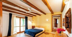 8 Schlafzimmer, Reisekinderbett, WLAN, Bettwäsche
