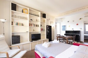 1 chambre, fer et planche à repasser, literie fournie