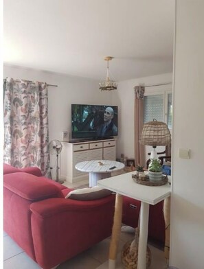 TV - Charming single-storey house (Hourtin)