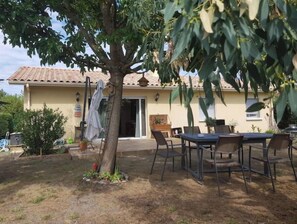 Outdoor dining - Charming single-storey house (Hourtin)