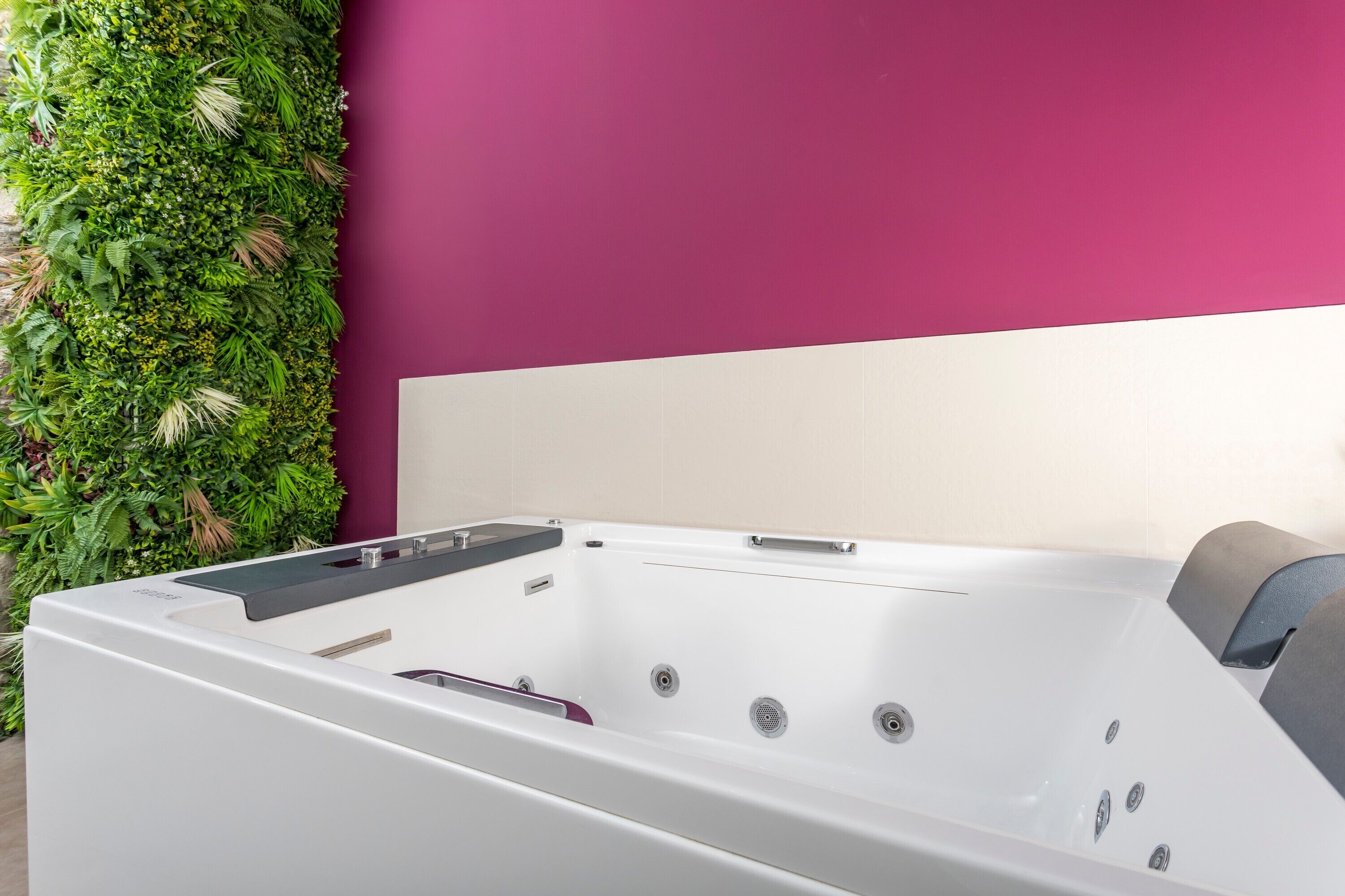 Bañera de hidromasaje interior