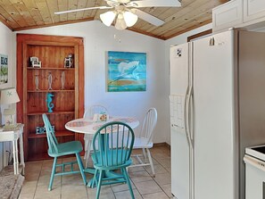 Condo, Berbilang Katil, Kitchen, Beach View (0 - Pet Friendly) | Tempat makan